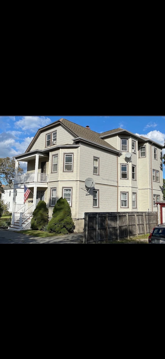 Building Photo - 12 Baylies St Unit 3