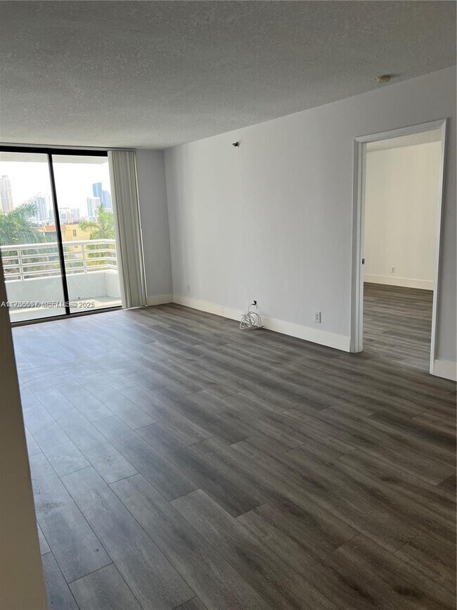 Photo - 3300 NE 192 St Unidad 616