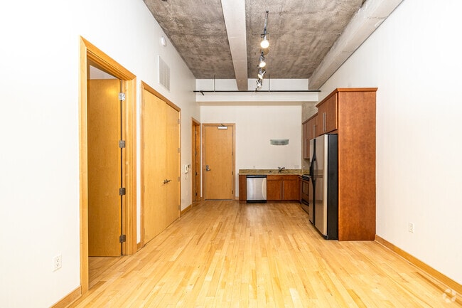 1BR, 1BA - 575SF - Kitchen