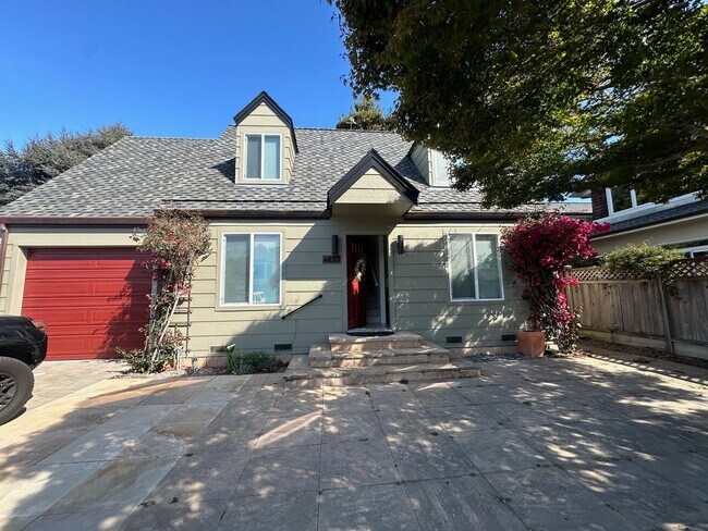 Beautiful home near the Capitola Bluff and... - Beautiful home near the Capitola Bluff and...