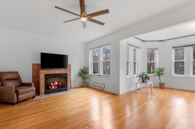 Photo - 6445 N Greenview Ave Condo Unit #  01