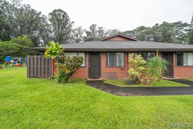 Building Photo - $2900 / 2 Bed/ 1 Bath/ 2 Parking IN HIDDEN VALLEY ESTATES