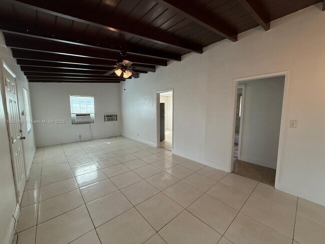 Photo - 381 NW 16th St