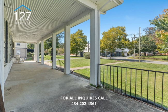Photo - Charming 2-Bedroom Apartment in the Heart ...
