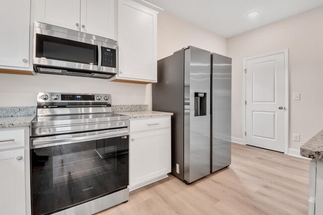 Photo - 2466 E 21st St