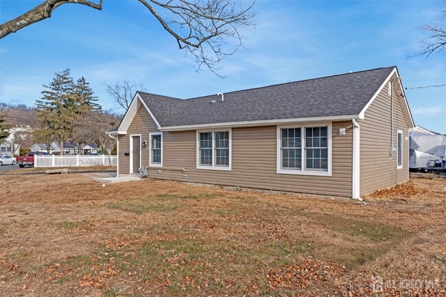 Photo - 20 Louis Ave