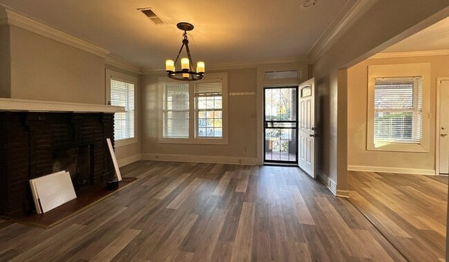 Photo - RHODES AREA 4 Bedroom /2.5 Bath House! Gorgeous New Floors