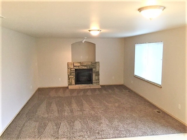 Photo - 113 Eastgate Ave N