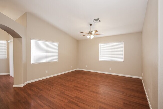 Photo - 615 Stonehurst Dr