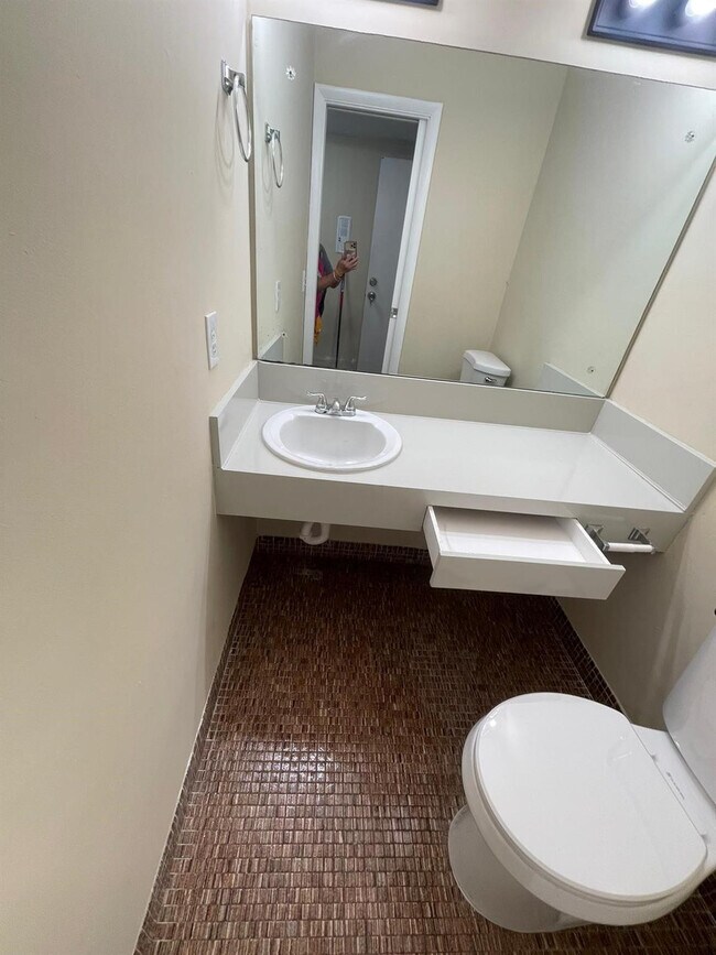 Photo - 16800 NE 15th Ave Unidad 310