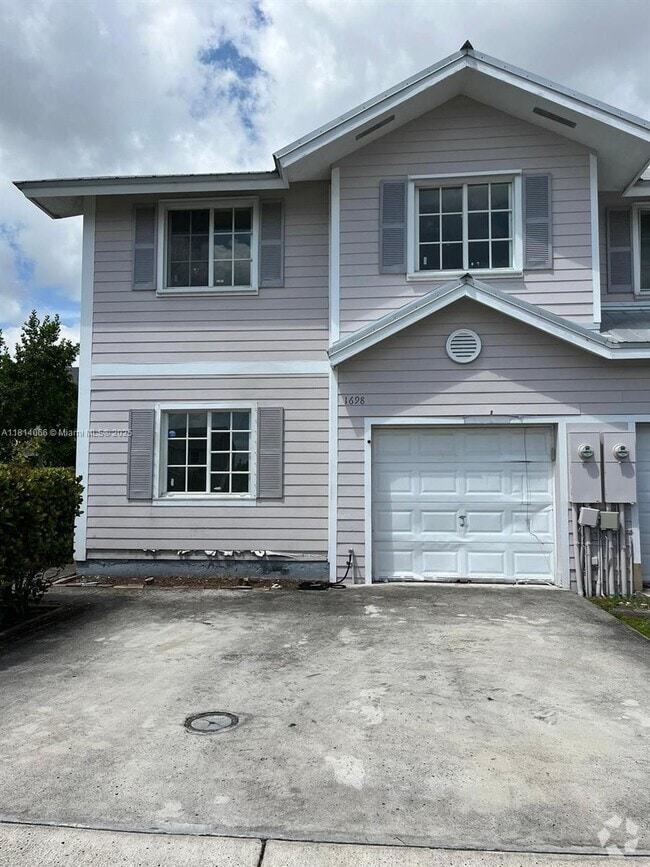 Building Photo - 1698 SE 9th Ave Rental