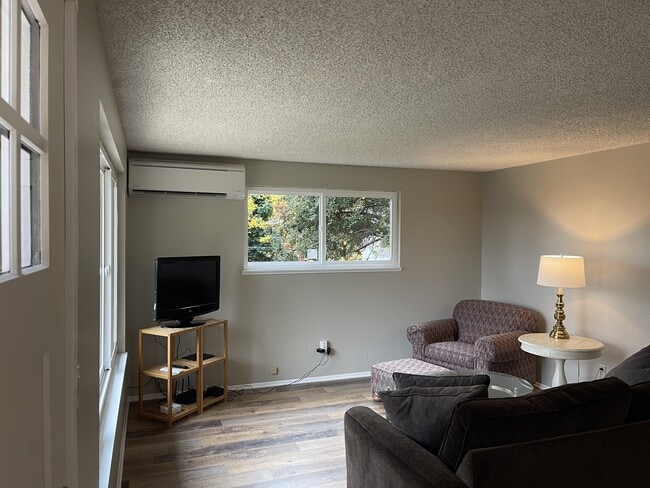 Photo - 268 Gresham St