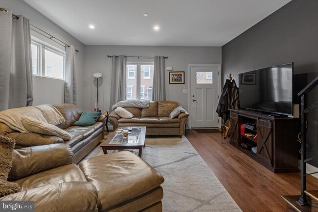 Photo - 2524 Sepviva St