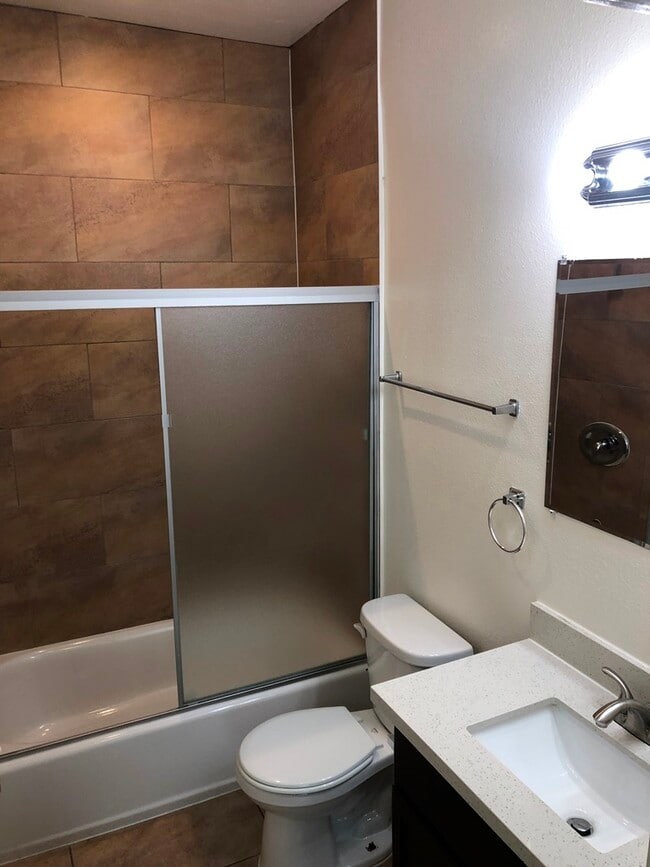 887-887 1/2 E 43rd Street