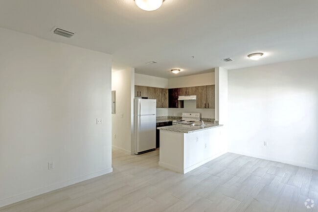 2BR, 2BA - 802SF