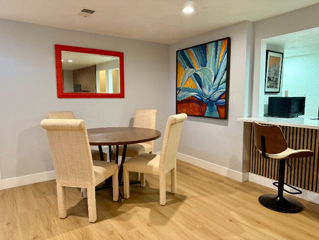 Photo - 6025 Urban St