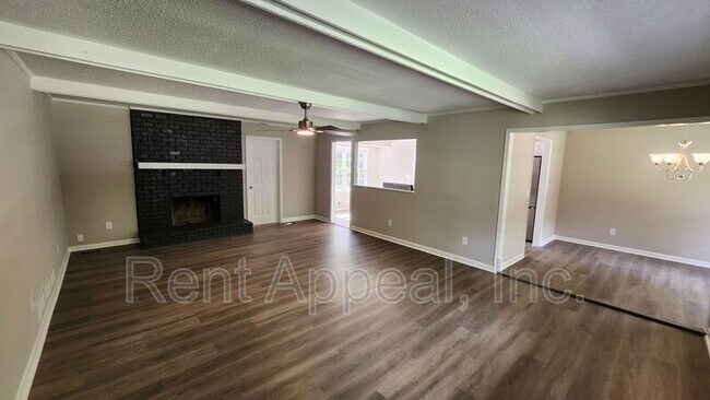 Photo - 1007 Strawberry Ln