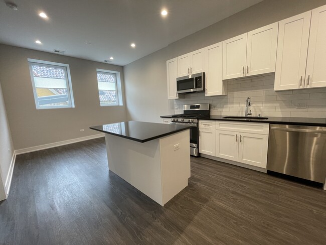 Photo - 1730 W Greenleaf Ave