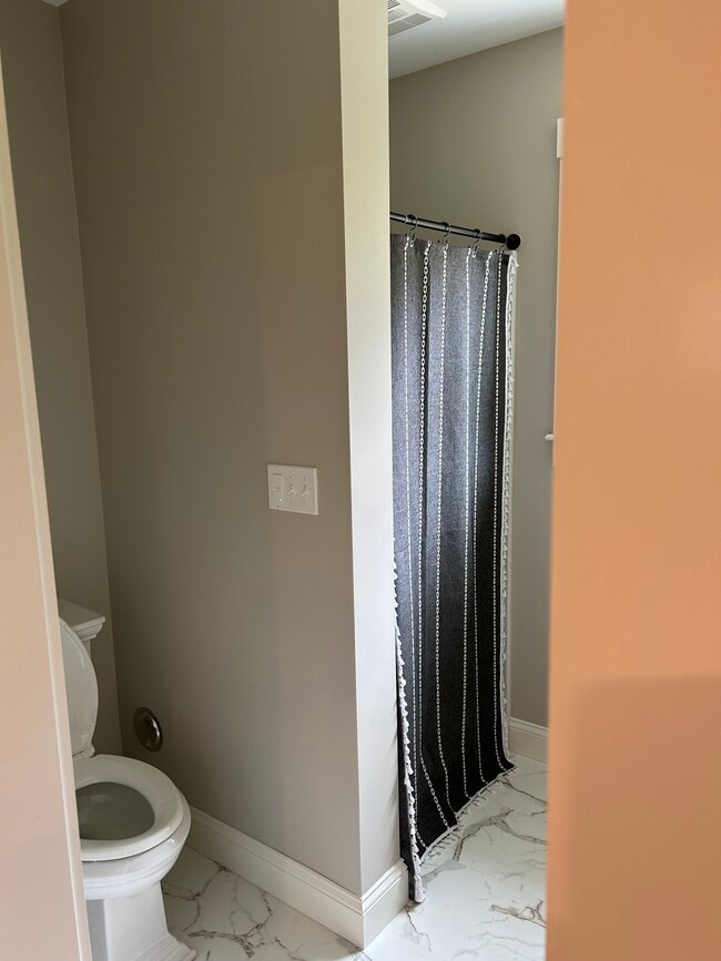 stand up shower bath - 5 Woodgate Rd