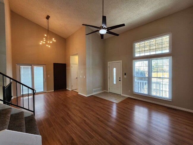 Photo - Beautiful 3 Bedroom Home In Great Neighborhood!