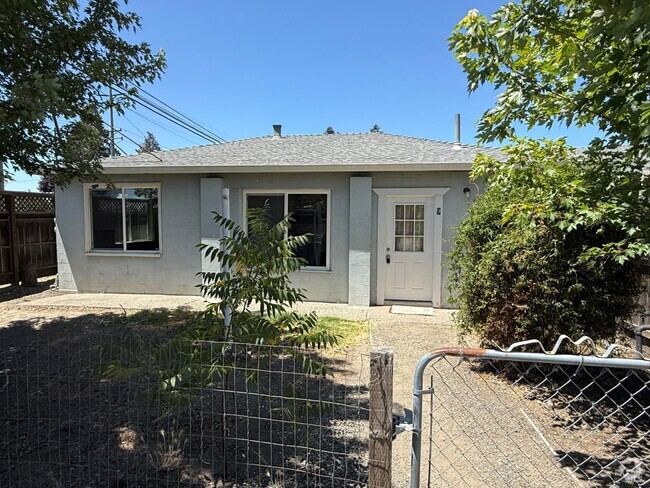 Building Photo - 12204 Old Redwood Hwy Rental
