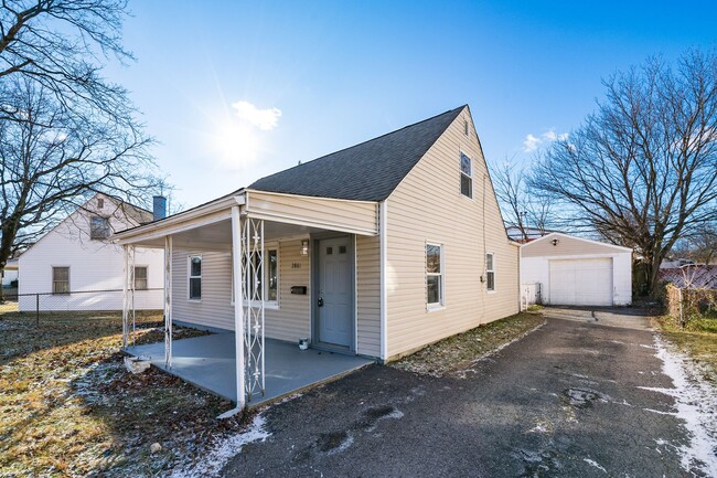 Photo - 2861 Woodland Ave