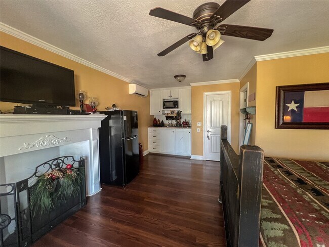 Photo - 9500 Mayfield Ave