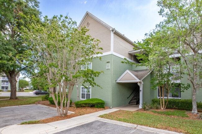 Building Photo - Charming Condo in Gated Community