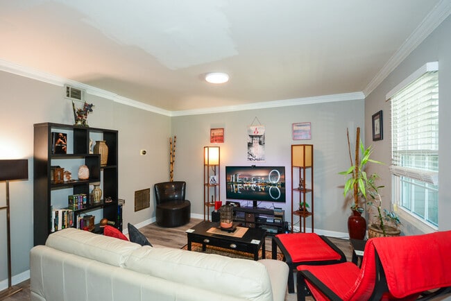 Photo - 1422 Springleaf Cir SE