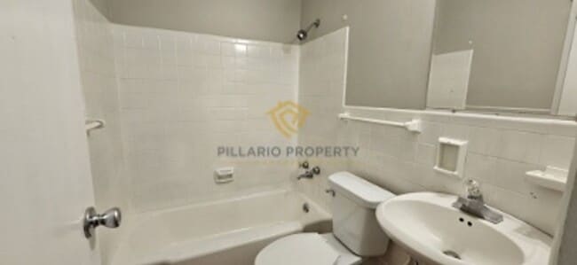 Photo - Renovated 1 Bedroom at Campbell Apartments Near Downtown Available Now! Unidad 1434