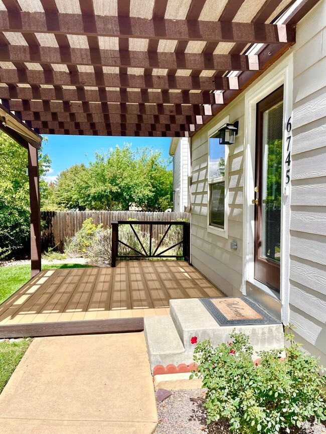 Building Photo - 6745 Brittany Dr