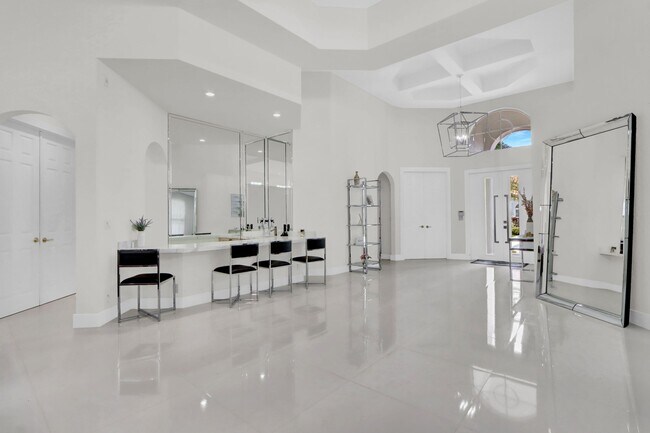 Photo - 6564 Somerset Cir