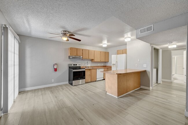 Building Photo - 1305 Kari Lee Ct Unit A