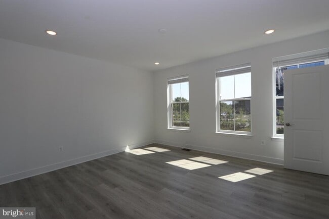 Photo - 2512 W Peninsula Dr