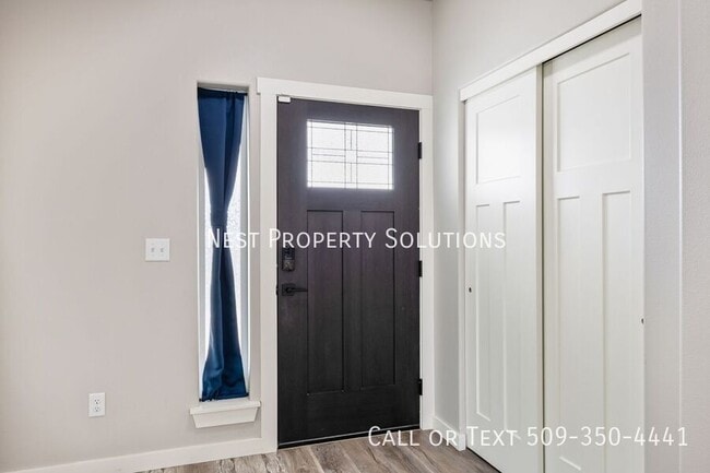Photo - 909 5th Ave NE