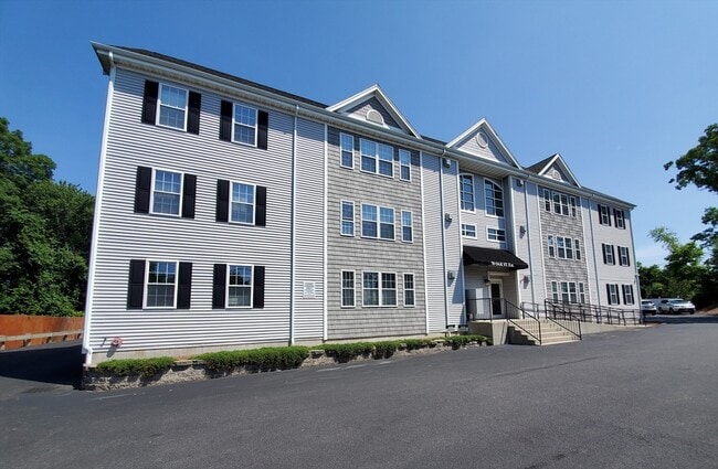 Building Photo - 70 Oak St Ext Unit 3D