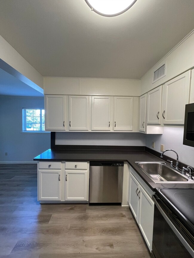 2200 S Louisiana St Unit 101