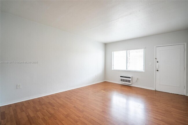 Photo - 7315 Harding Ave Unidad 15