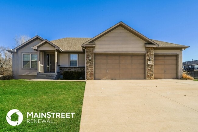 Building Photo - 1605 Fairway Ct