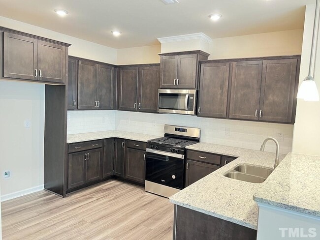 Photo - 3 Bedroom 2.5 Double Garage Townhome for Rent