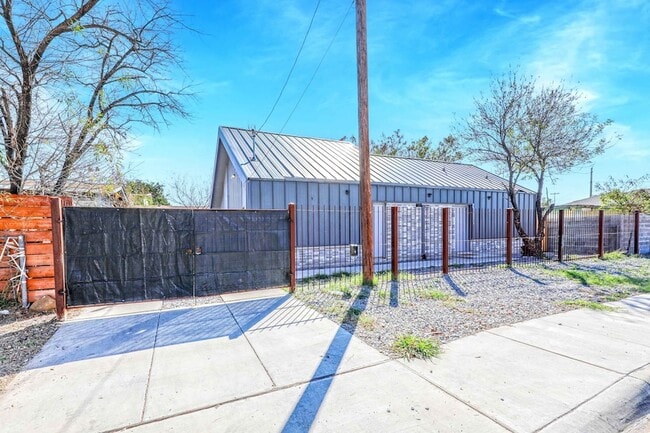 Photo - 2301 Ligarde St