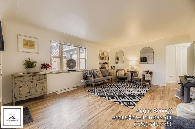 Photo - 1265 Jasmine St