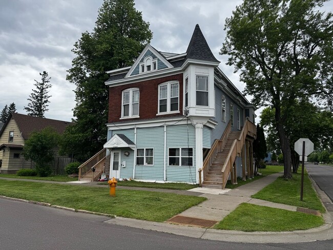 Building Photo - 1901 N 58th St Unit Apt 4