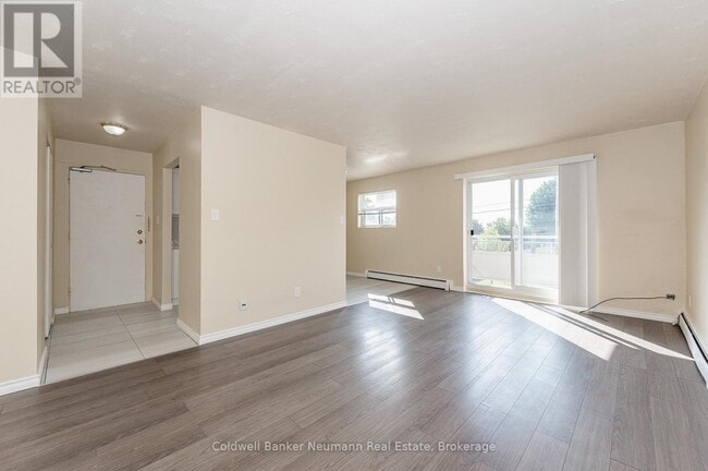 Photo - 10 Glenbrook Dr