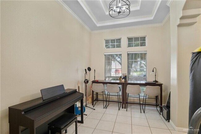 Photo - 19 San Roman St