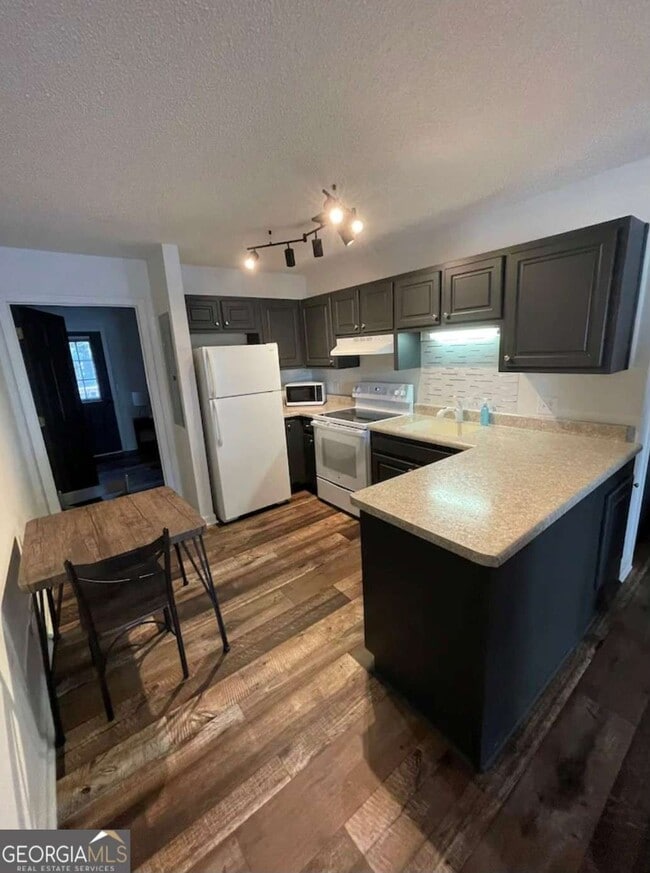 Photo - 683 Grant St