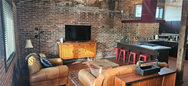 Building Photo - Nice Apartment Centrally Located in Fayetteville