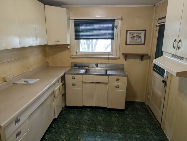 Photo - Cozy 2 Bedroom 1/2 Double