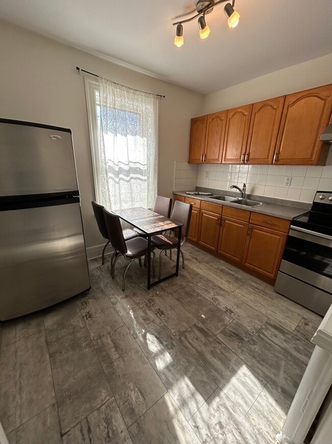 Photo - 239 Queen St S Unit 2