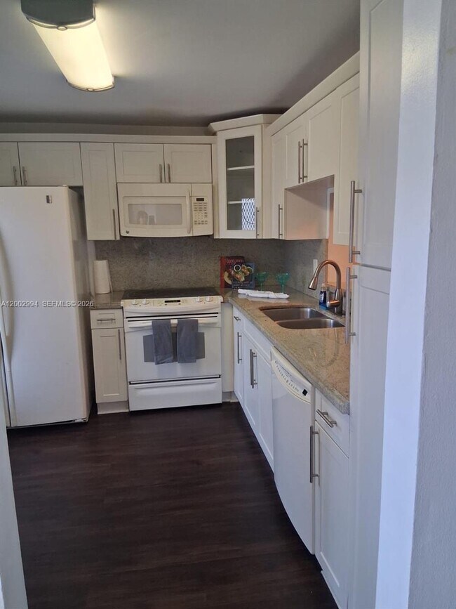 Building Photo - 301 NE 14th Ave Unit 202